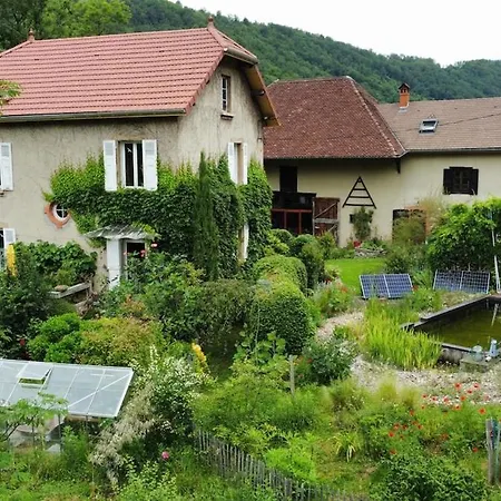 Maison Champetre Avec Piscine Naturelle Et Riviere Сasa de vacaciones *